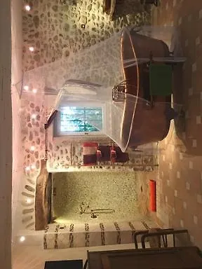 Le Mas des Armouriers Violès 0*,  France