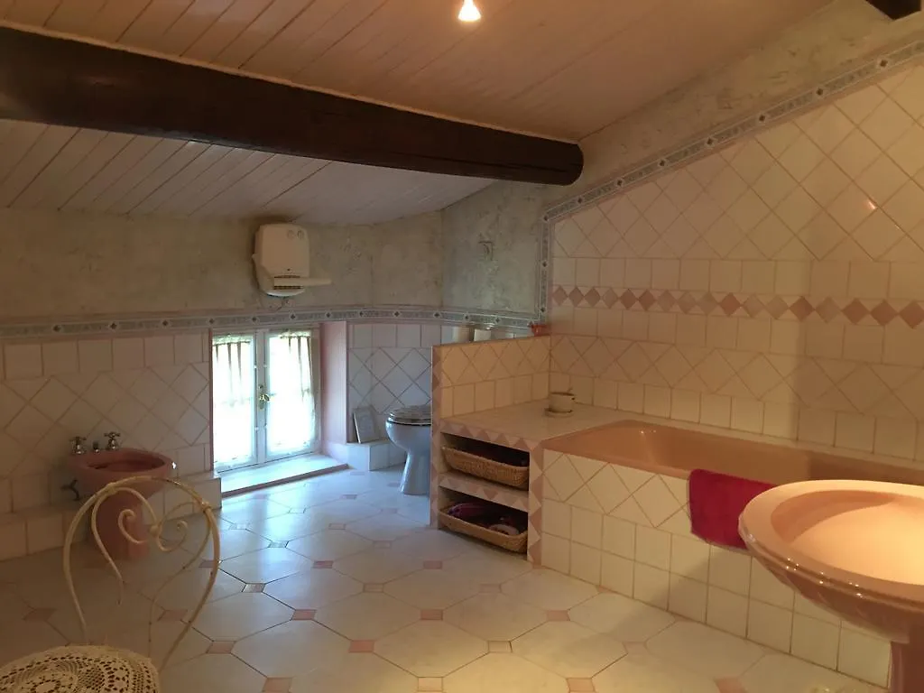 Le Mas Des Armouriers Violes Bed & Breakfast