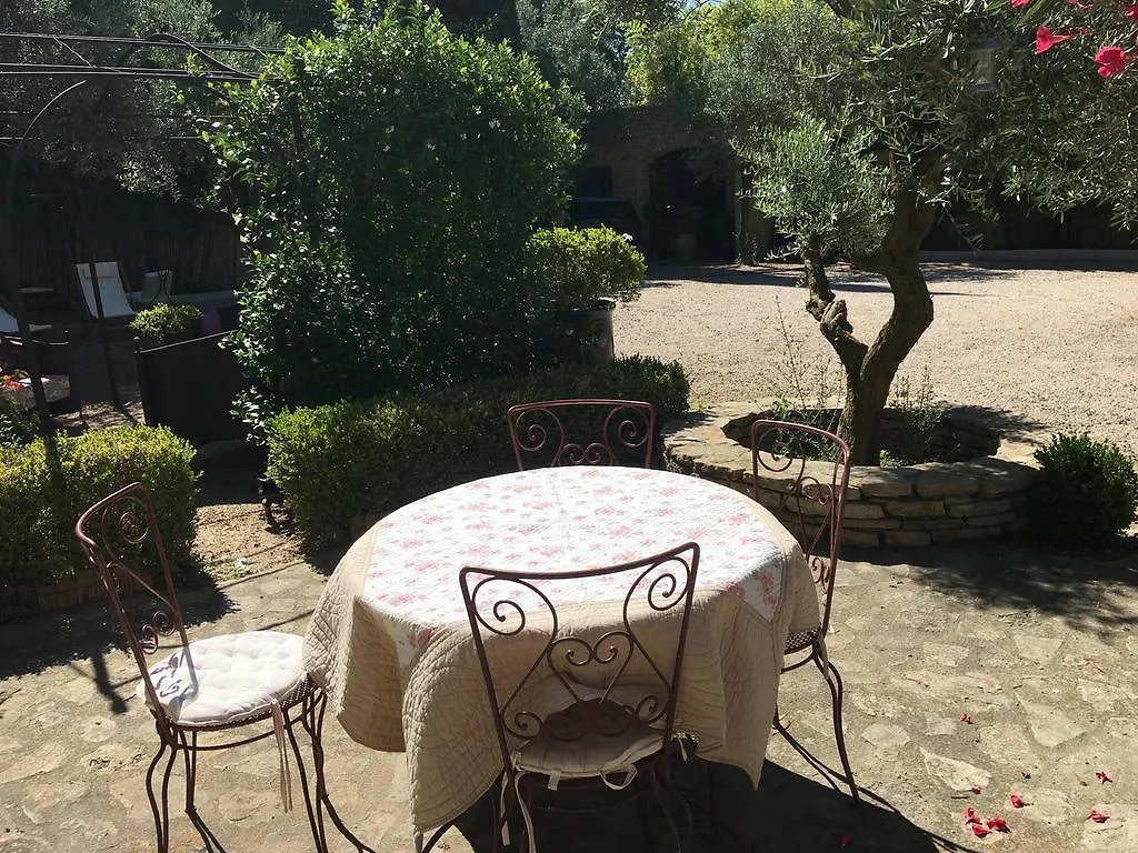 Bed & Breakfast Le Mas Des Armouriers Violes