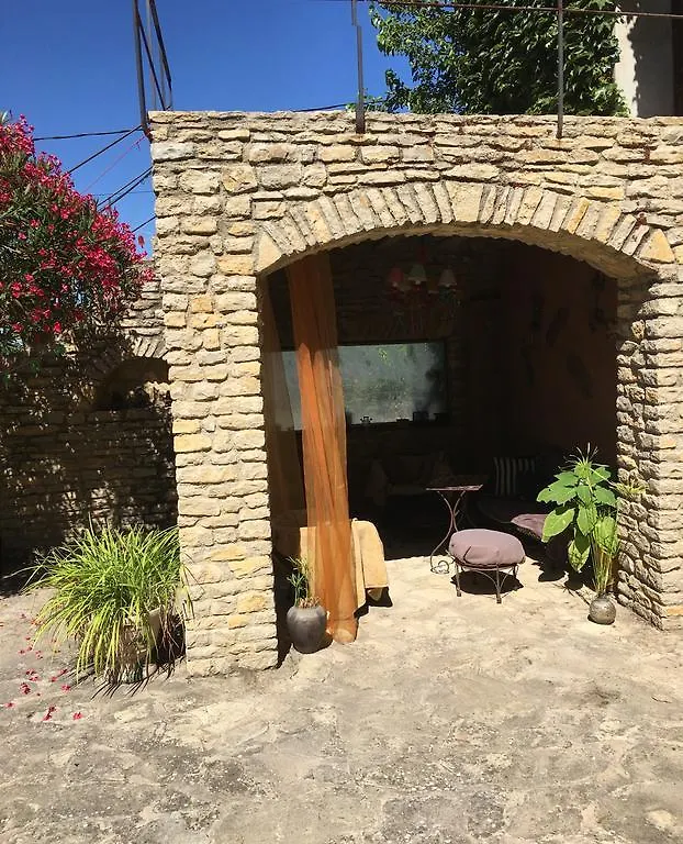 Le Mas Des Armouriers Violes Bed & Breakfast