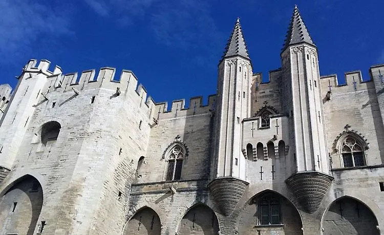 Le Mas Des Armouriers Violes France