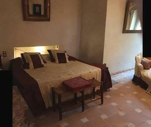 Bed & Breakfast Le Mas Des Armouriers Violes France